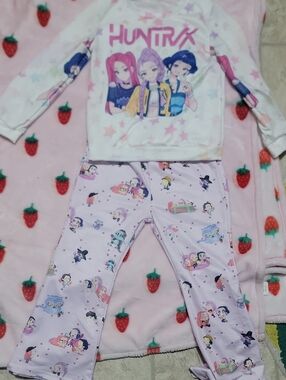 K Pop Demon Hunter HUNTRX Girls Pink Set (5/6 )